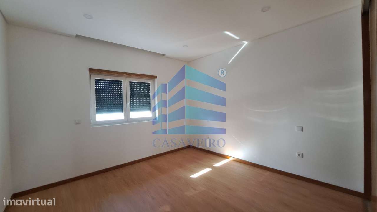 Moradia T3 Geminada  com garagem-16