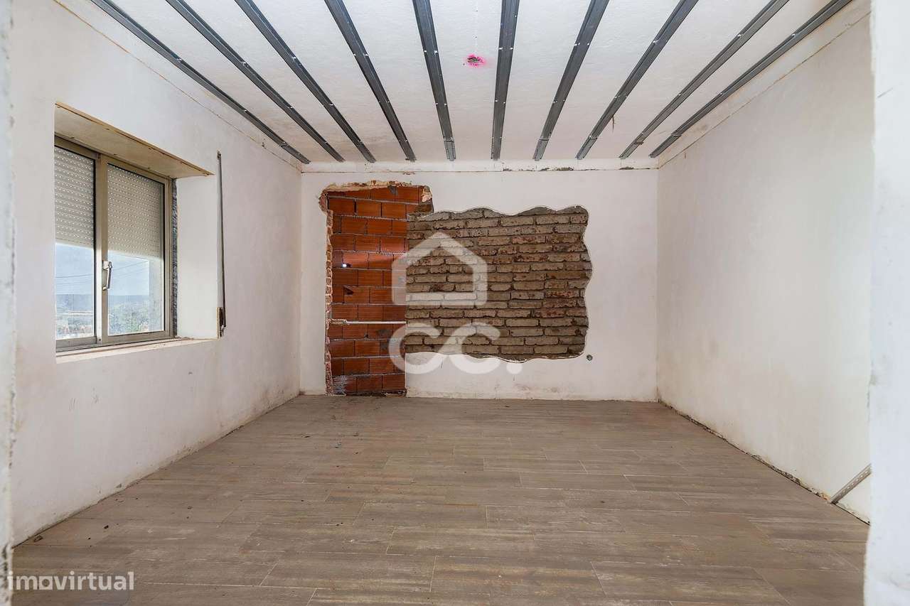 Moradia T3 Totalmente Renovada c/ Piscina e Estacionamento | Viana do - Grande imagem: 4/29