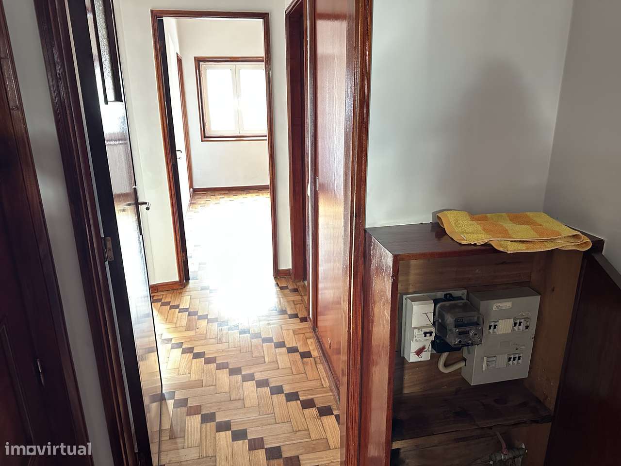 Apartamento T2+1 renovado, com garagem, em boa localização-9