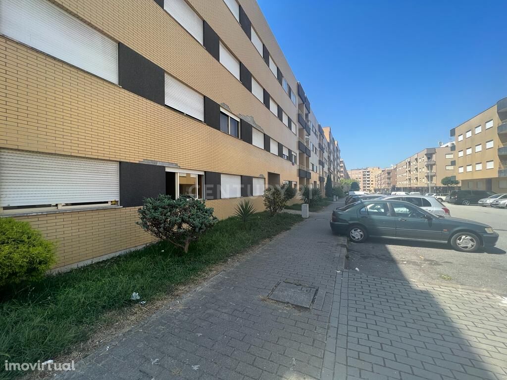 Apartamento T3 com 153m2 em Lamaçães