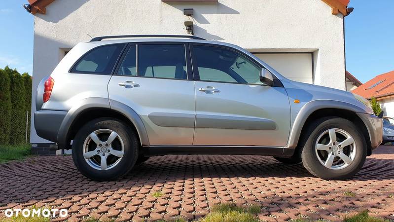 Toyota RAV4 2.0 VVT-i 4x4 - 5