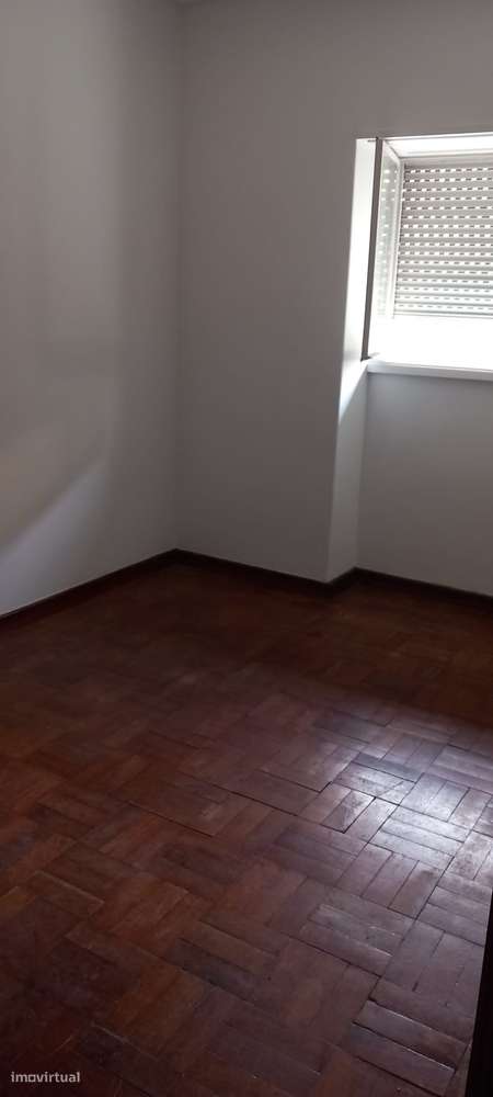 Alugo Apartamento T2 na Rua Mocambique - COIMBRA - Grande imagem: 2/7