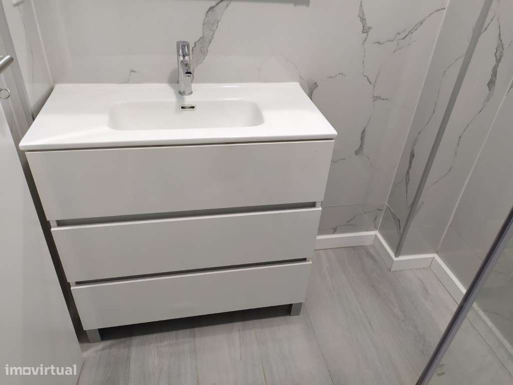 T1 totalmente remodelado na Amadora - Centro-11