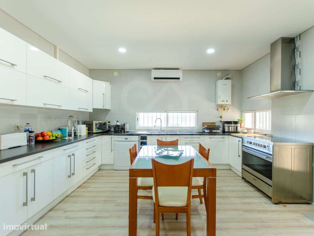 Moradia T6+1 renovada em Benavente-17