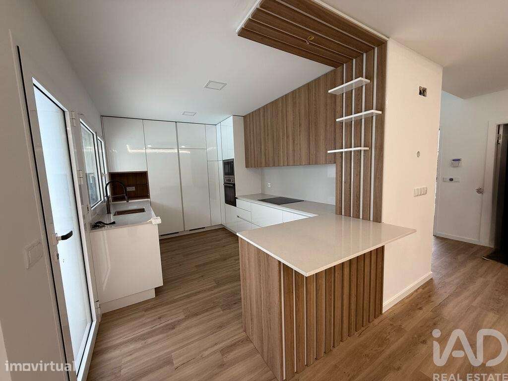 Casa / Villa T4 em Charneca De Caparica E Sobreda de 164,00 m2 - Grande imagem: 5/30