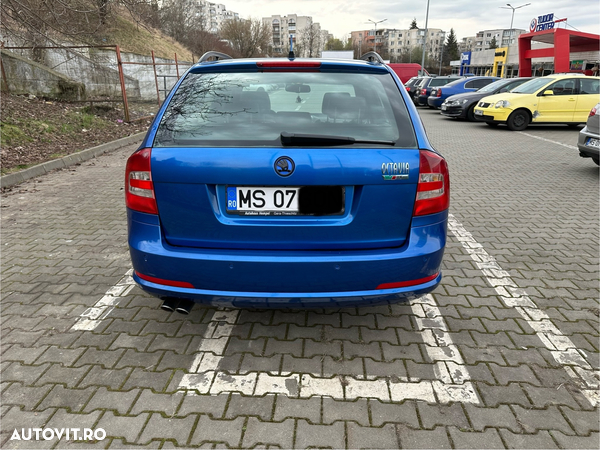 Skoda Octavia Combi 2.0 TDI RS - 4