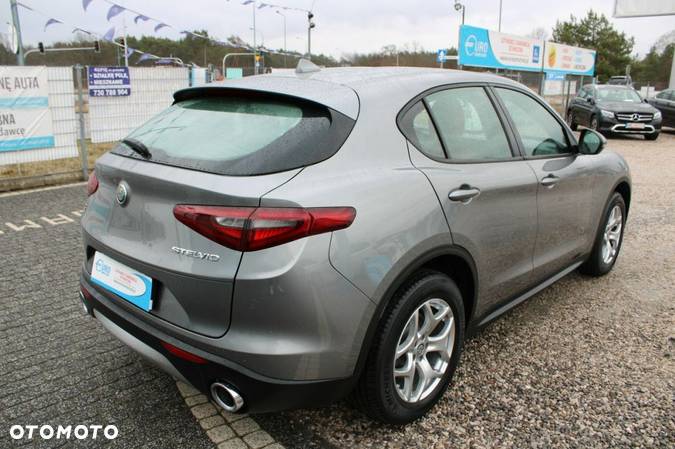 Alfa Romeo Stelvio - 6