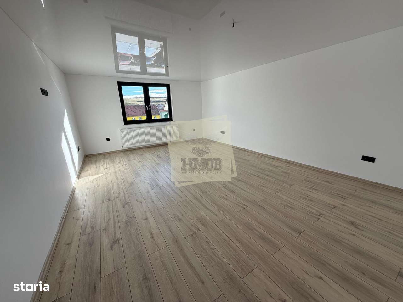 Casa cu 4 camere si 3 bai pretabila birouri in Sura  Mare - Imagine principală: 3/10