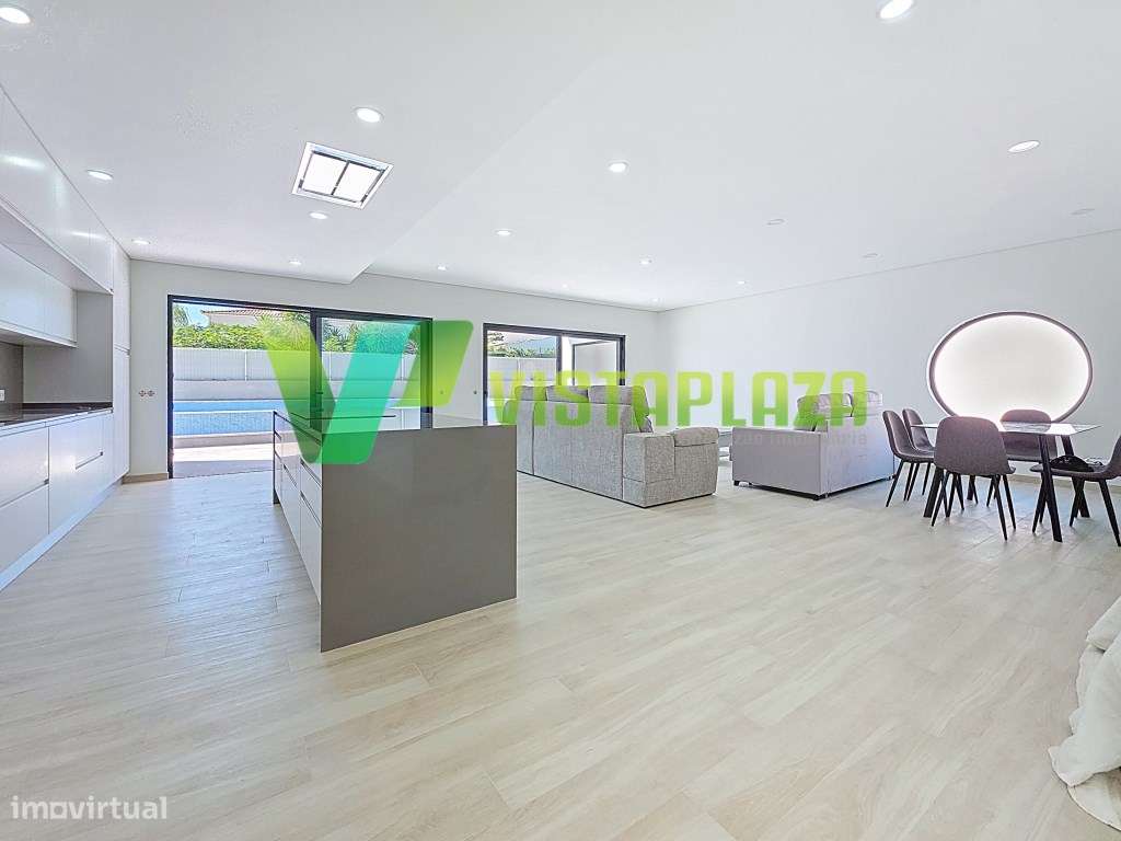 Moradia com Três quartos, nova, isolada com Garagem , Jardim e Pisc... - Grande imagem: 4/29