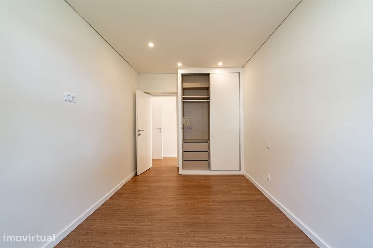 Apartamento T4 totalmente remodelado na Avenida da Boavista, Porto.-16