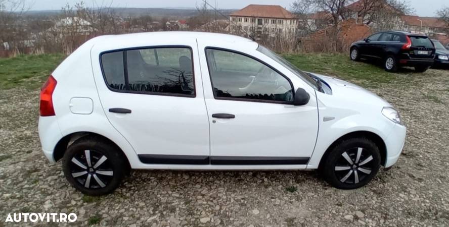 Dacia Sandero 1.2 16V 75 Laureate - 11