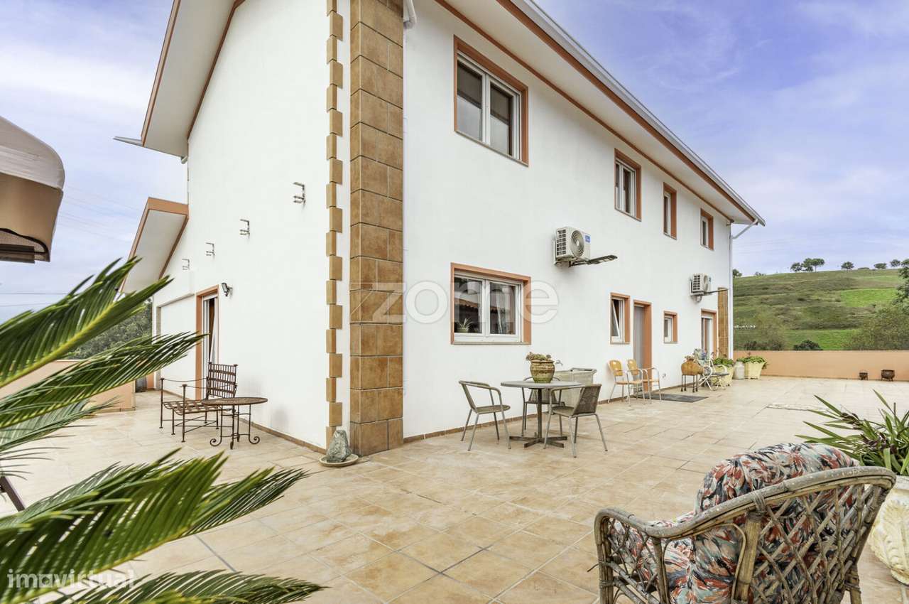 Moradia T4 com anexos, piscina e terreno em Rio Tinto, Porto - Grande imagem: 4/60