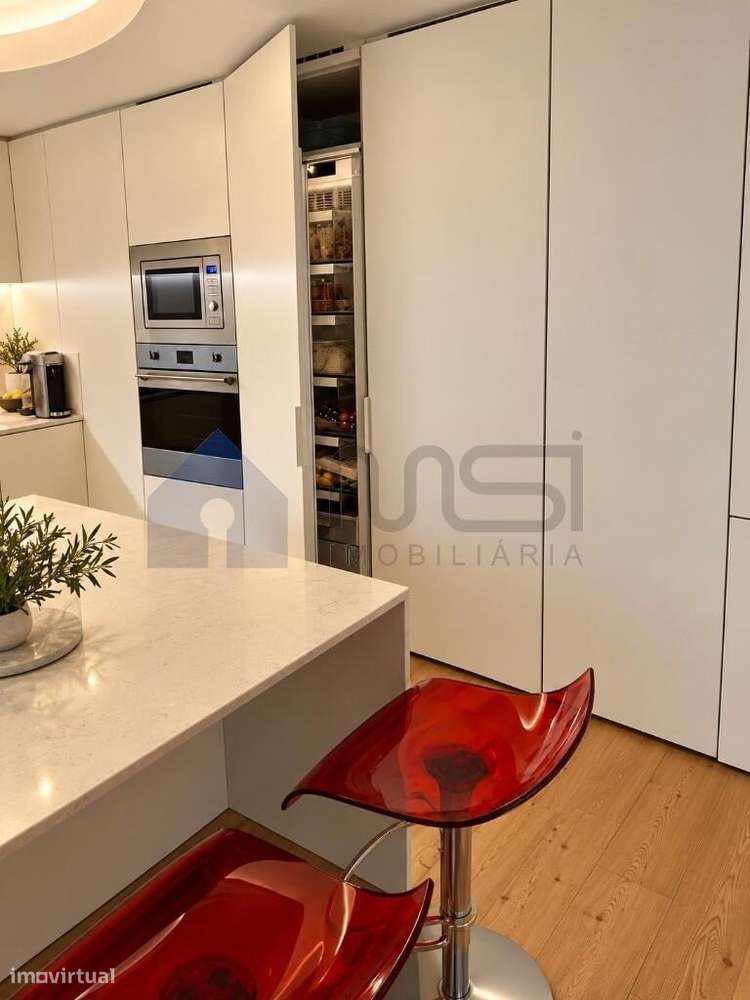 Apartamento T4 de luxo na Baixa do Porto junto ao emblemático Mercado-2