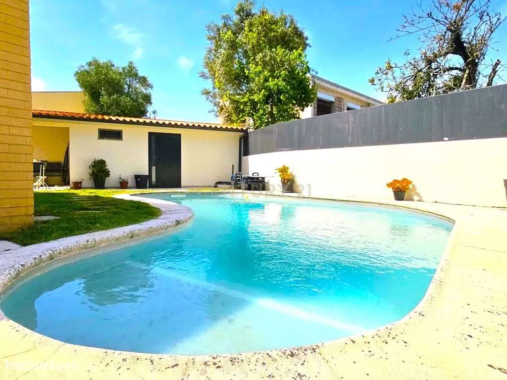 Moderna Moradia T4 com Piscina em Aldreu, Barcelos-3