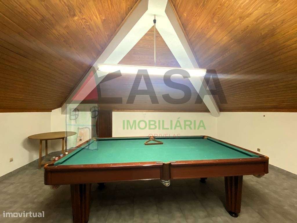 Moradia T15 com Renda Ativa + de €12.000/mês em Famões-29