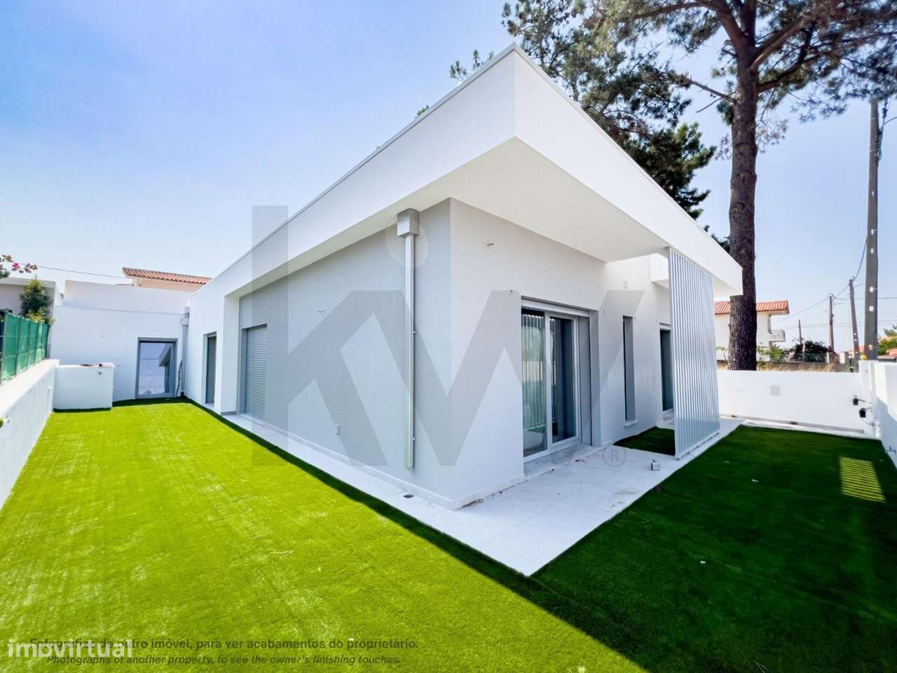 Moradia térrea T3, com suite, jardim, piscina e parqueamento-17