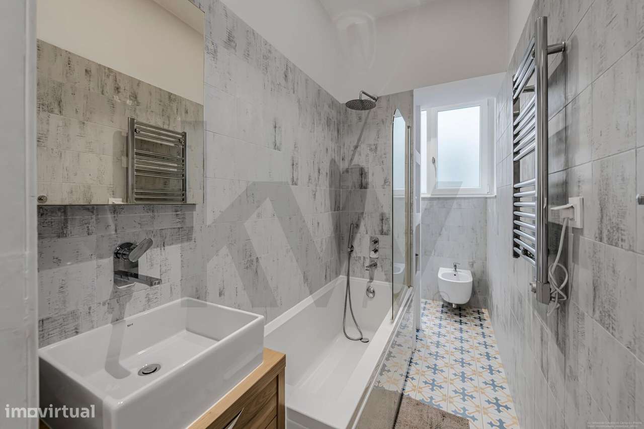 Apartamento T3 com garagem - Renovado - Alcântara-16