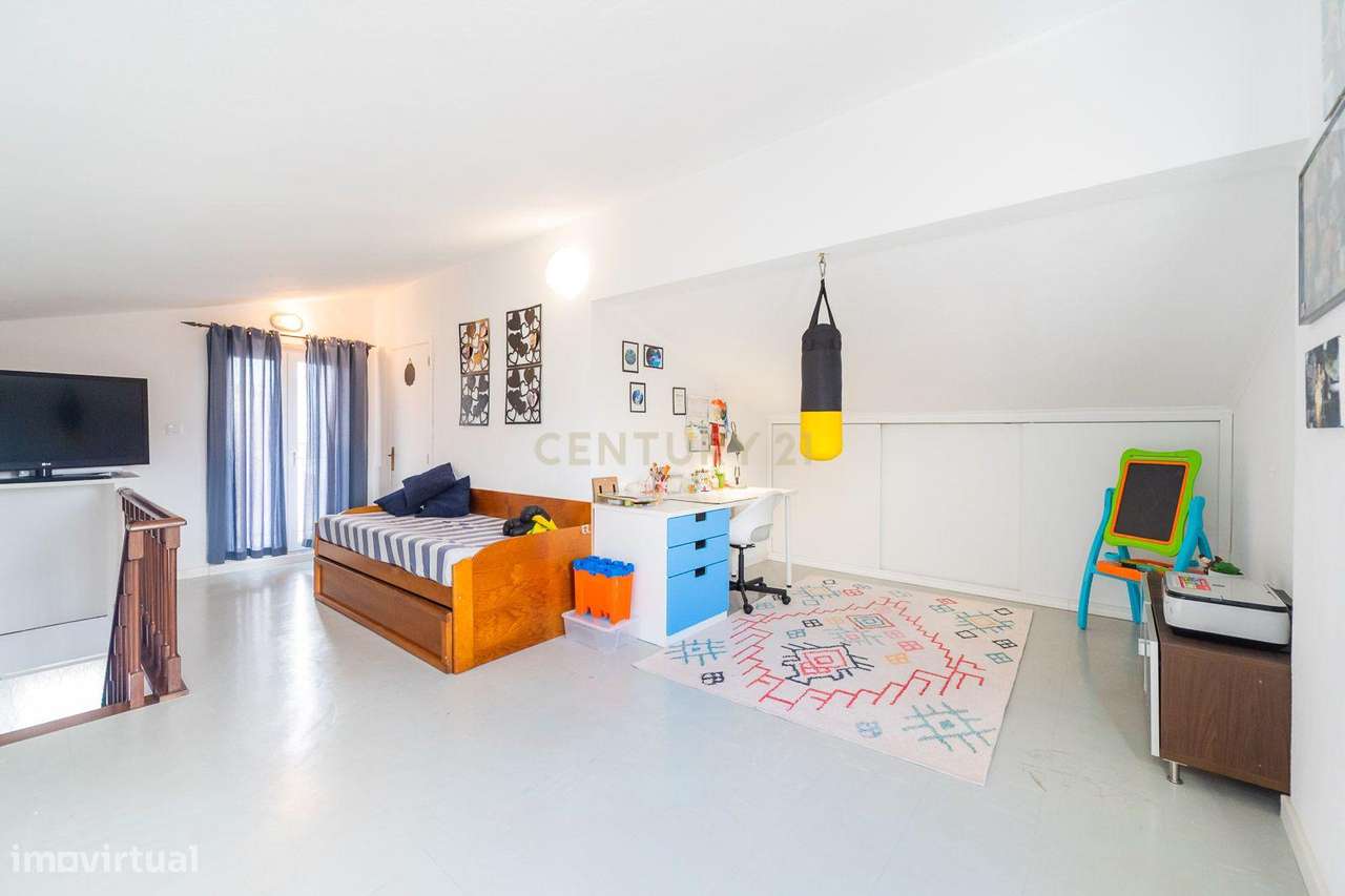 Propriedade com duas moradias geminadas-32