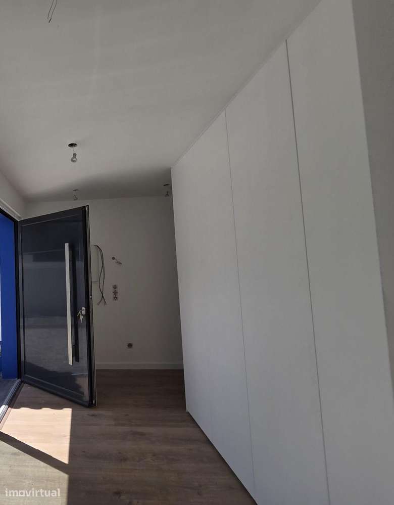 Moradia Térrea T2 totalmente remodelada e Equipada com Pátio-8
