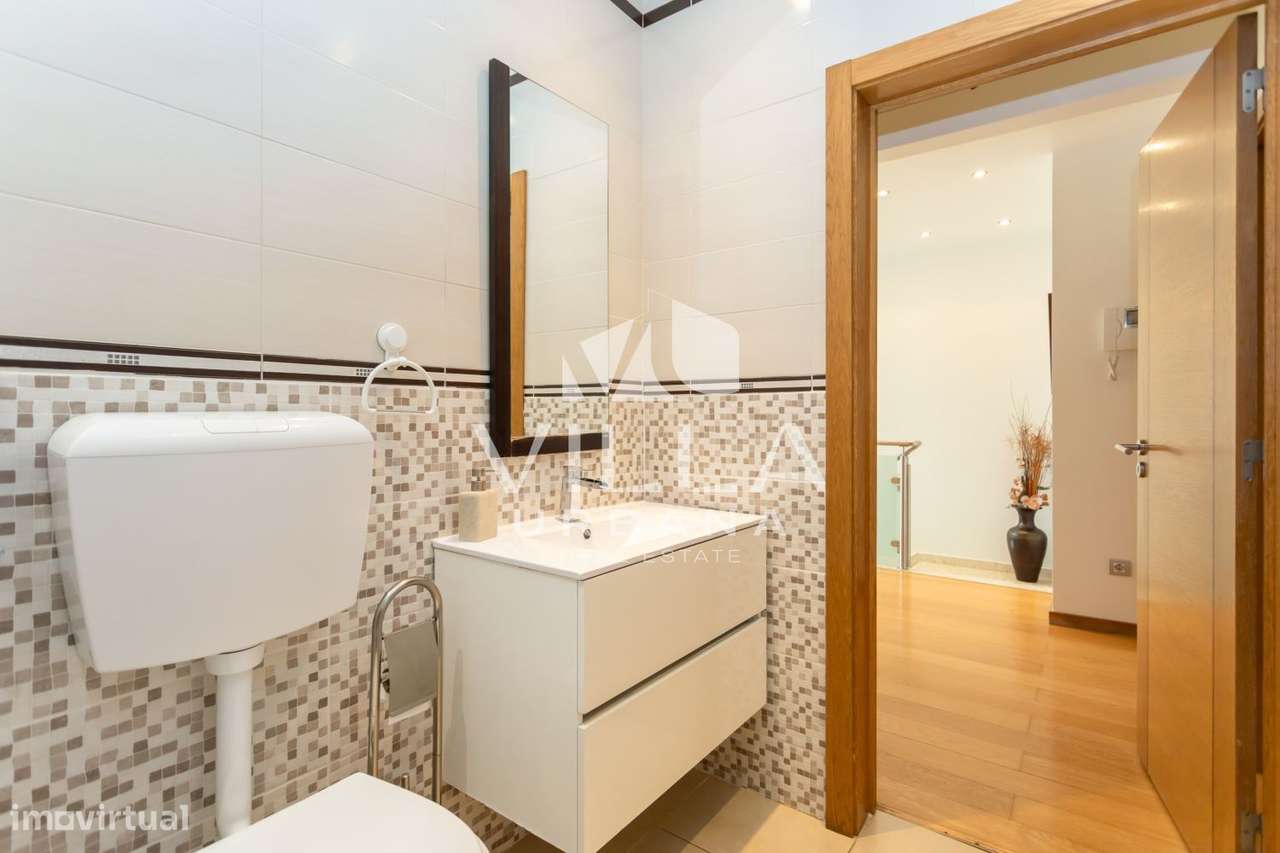 Moradia T3 +1 com Garagem localizada numa zona tranquila em Belverde-36