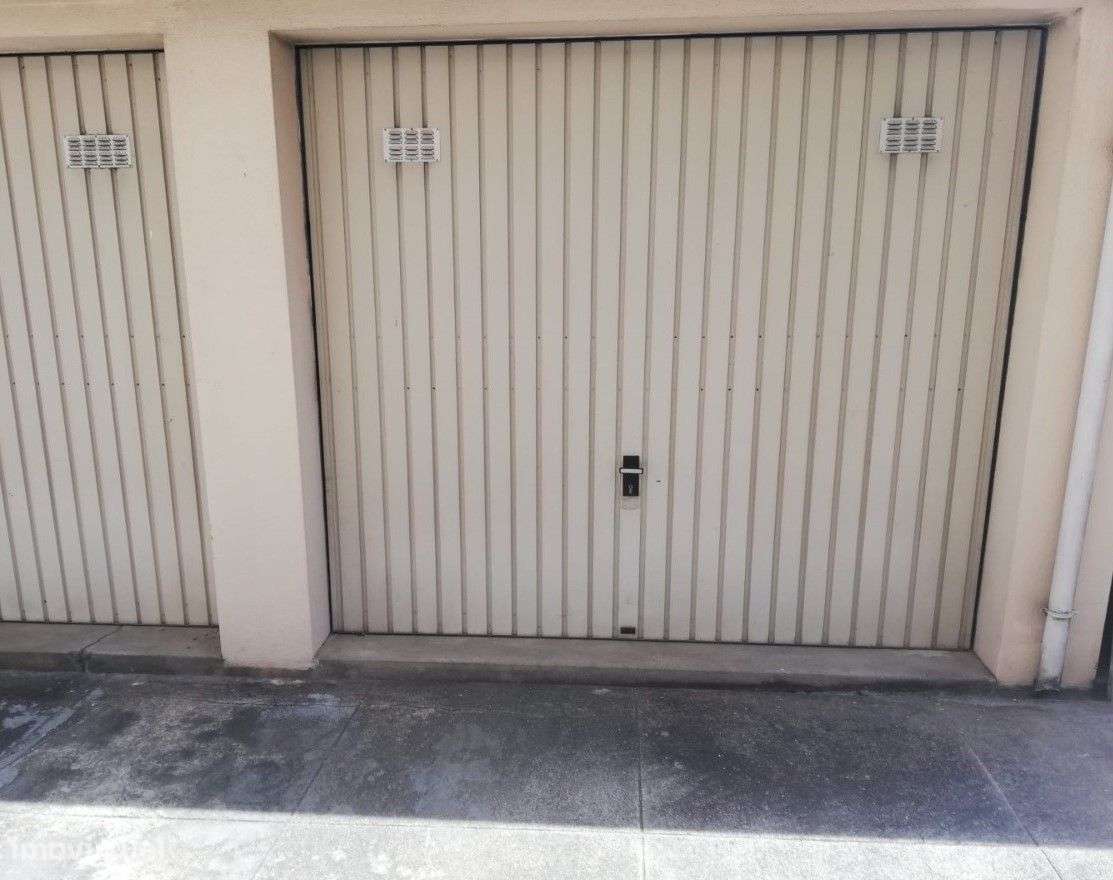 Garagem individual - V.N.Gaia - Oliveira do Douro - Rua de Pedreira - Grande imagem: 2/8