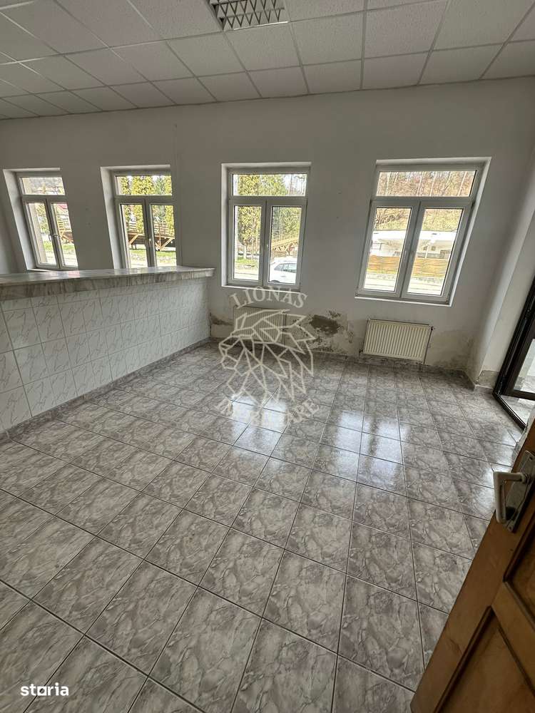 Spatiu central -ideal locuire /pensiune/cabinet/birouri- Sangeorz-Bai - Imagine principală: 4/14