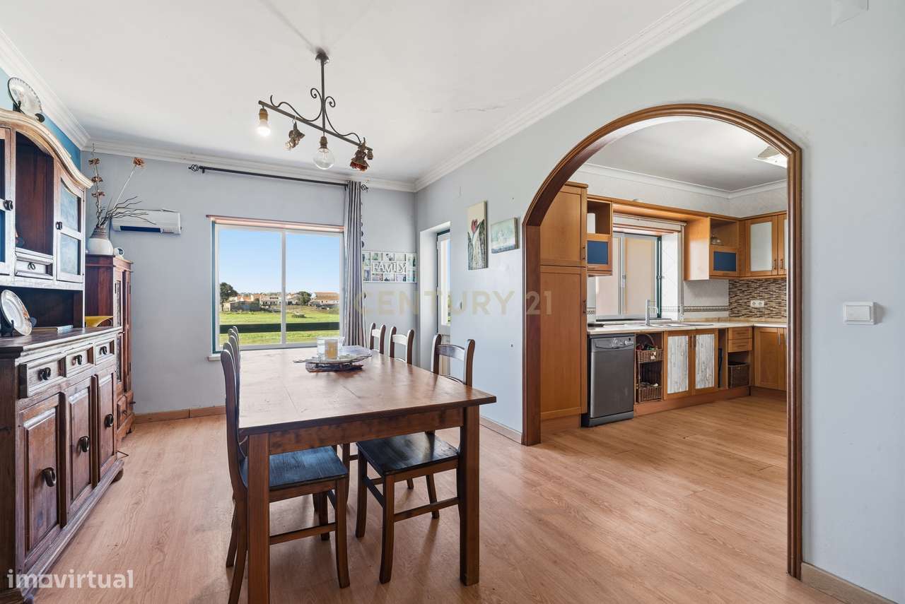 Moradia T3 com piscina e vista campo em Localização Privilegiada-10