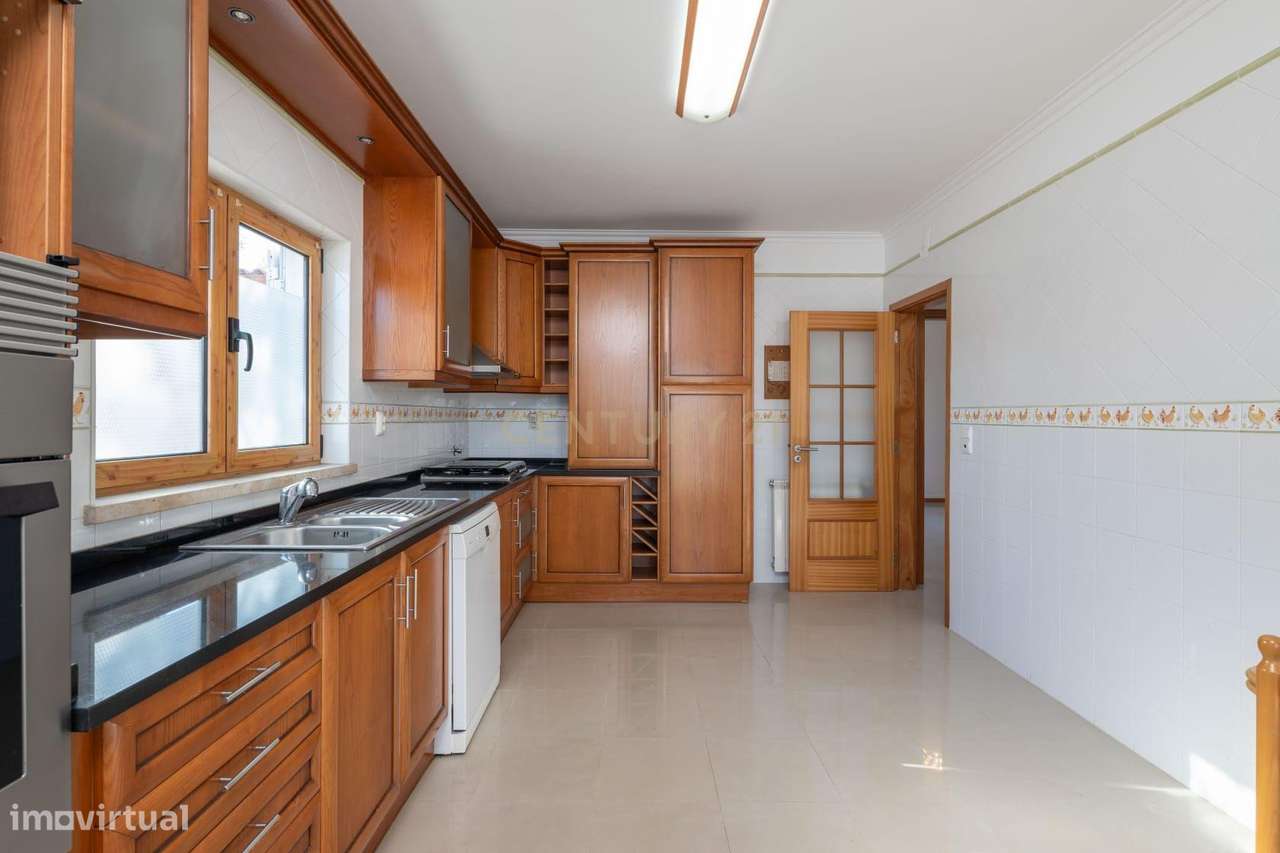 Exclusiva Moradia T3 de Gaveto com Suíte, Piscina e Garagem em Azeitão - Grande imagem: 3/23