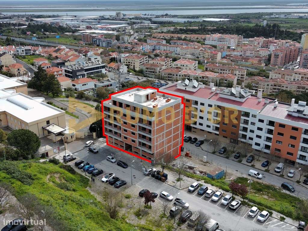 Apartamento T3 c/ varanda e parqueamento - Grande imagem: 5/8