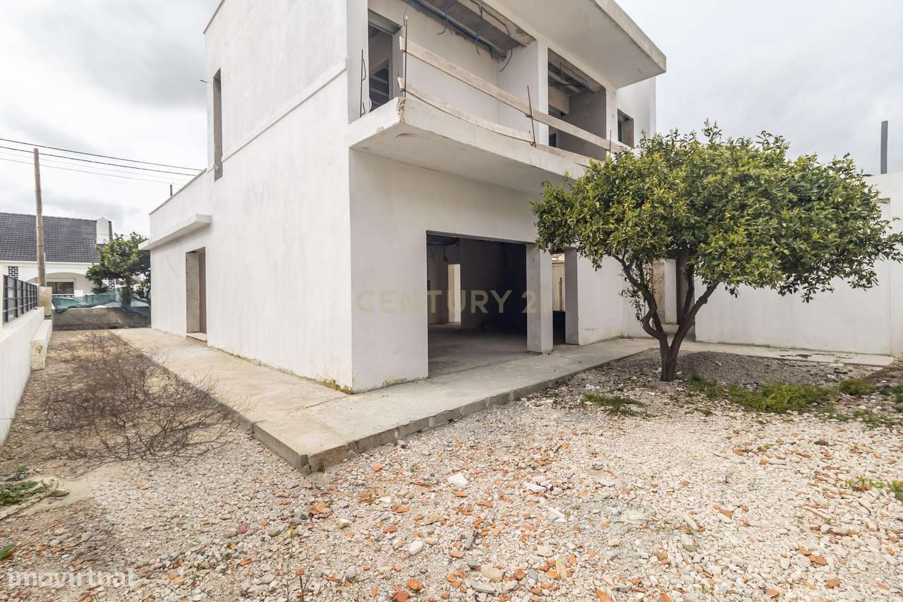 Fernão Ferro/ Pinhal do General - Moradia isolada de 5 assoalhadas em - Grande imagem: 3/38