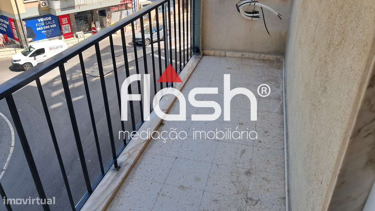 T3 Remodelado e MOBILADO em Benfica-28