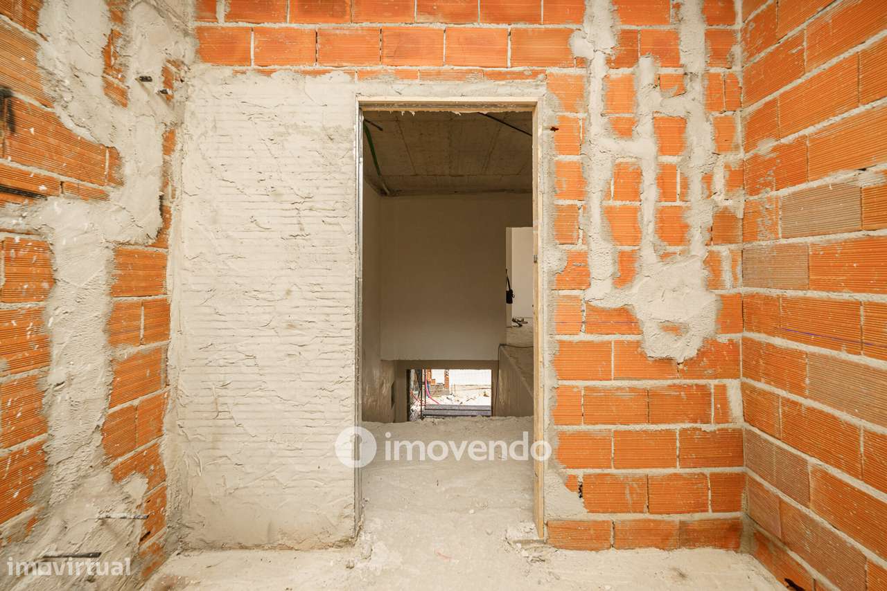Moradia geminada T3+1 em fase de construção, em Pinhal de Frades-26