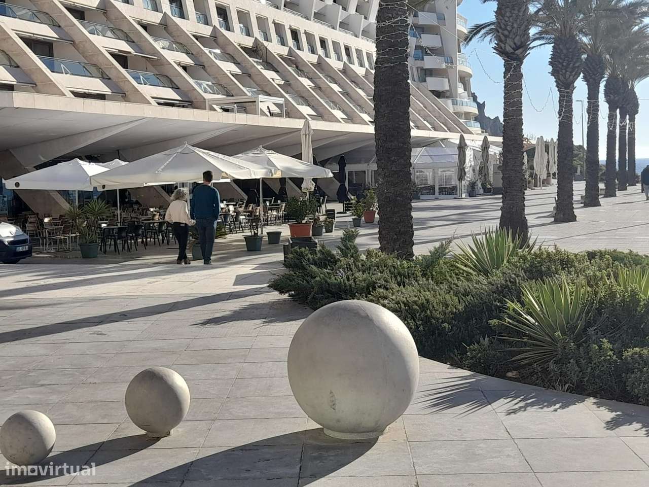 Espaço Comercial na conhecida Praça da Califórnia, em Sesimbra-5