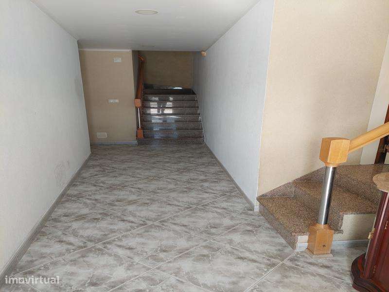 Excelente Quintinha em Lote de 1960 m2, com construção de 300 m2-12