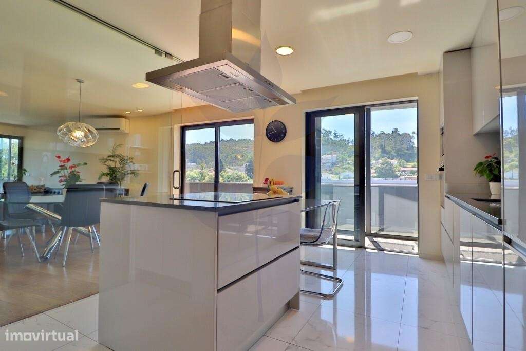 Apartamento T4 em Celeirós | 4 Suites | Garagem para 2 Viaturas-7