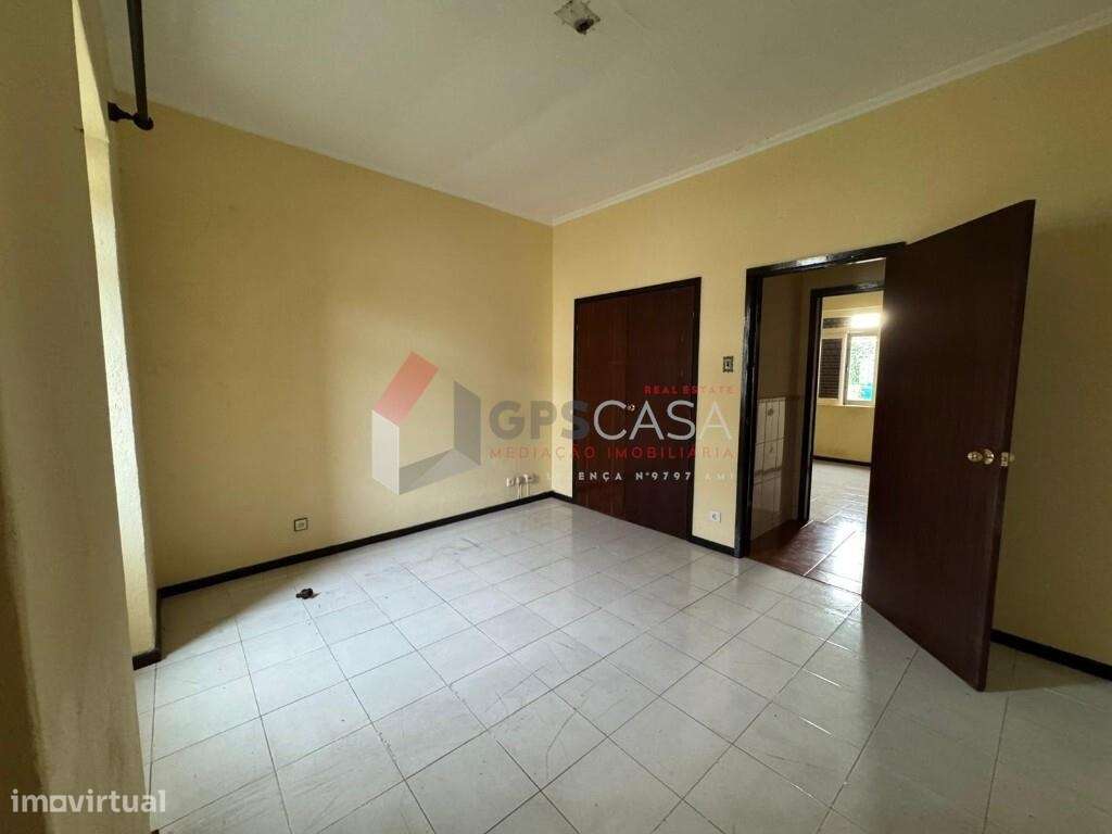 Moradia T3 com espaço exterior a poucos minutos do centro de Angra do-10