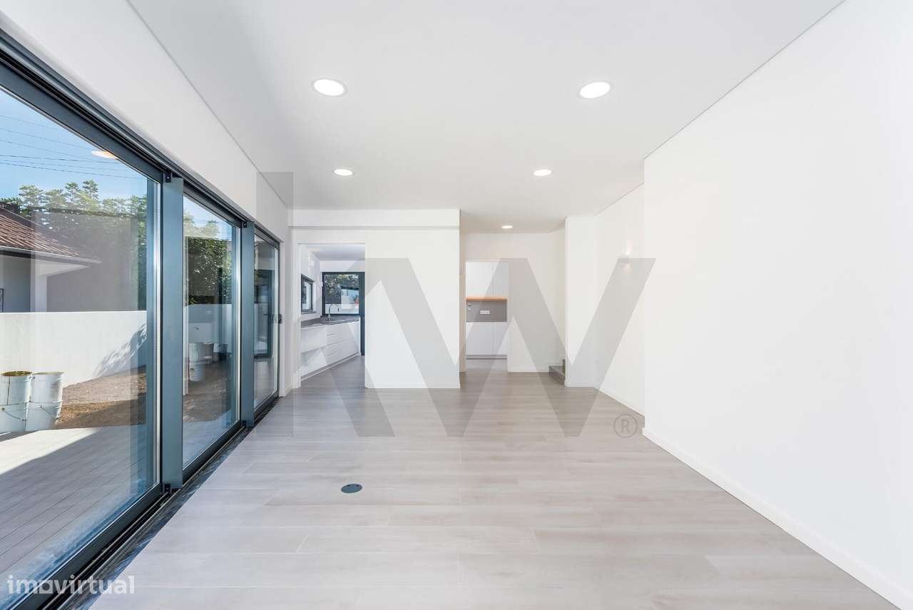 Moradia T3 Nova com Jardim, Terraço e Estacionamento – Próxima da CREL - Grande imagem: 4/60