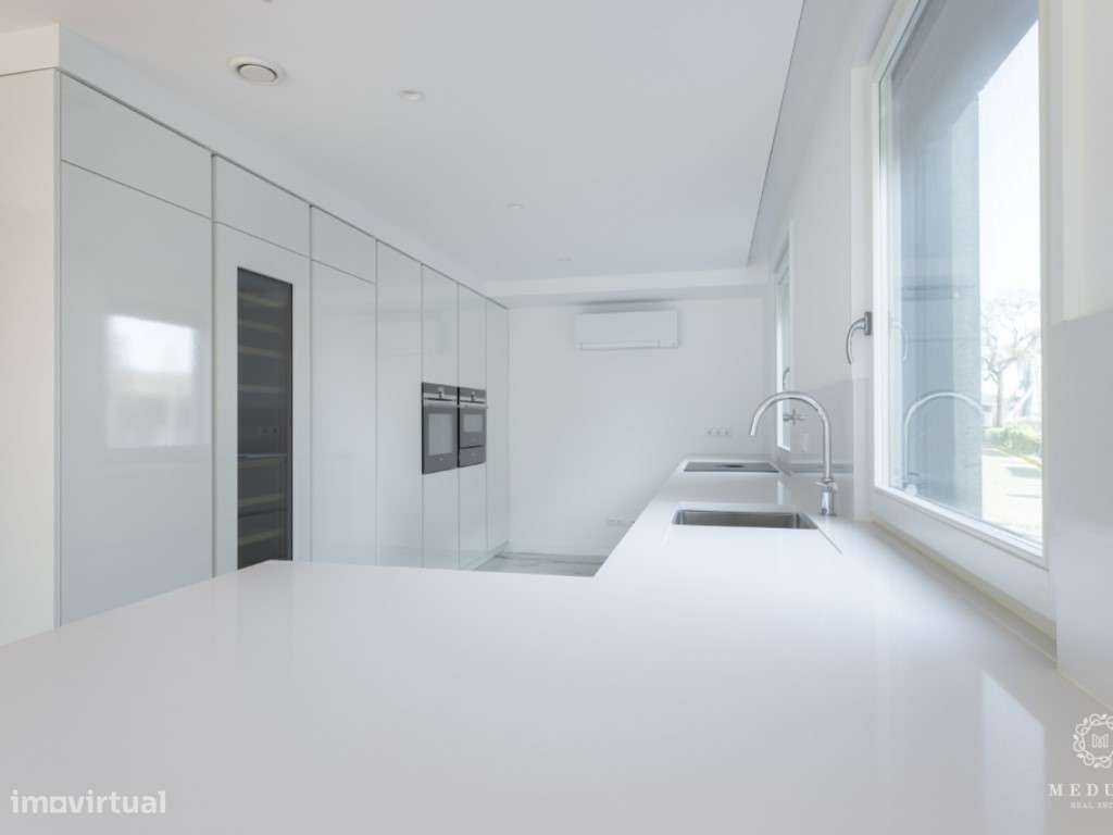 Moradia T3 | 4 Frentes| Zona Histórica de Leça da Palmeira - Grande imagem: 5/26