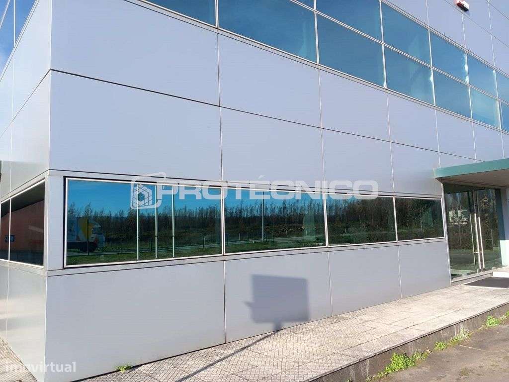 Loja com frente para a EN1 - Grande imagem: 2/4