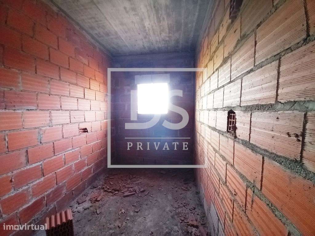 Moradia T3 Térrea unifamiliar de arquitetura moderna em fase de constr-20