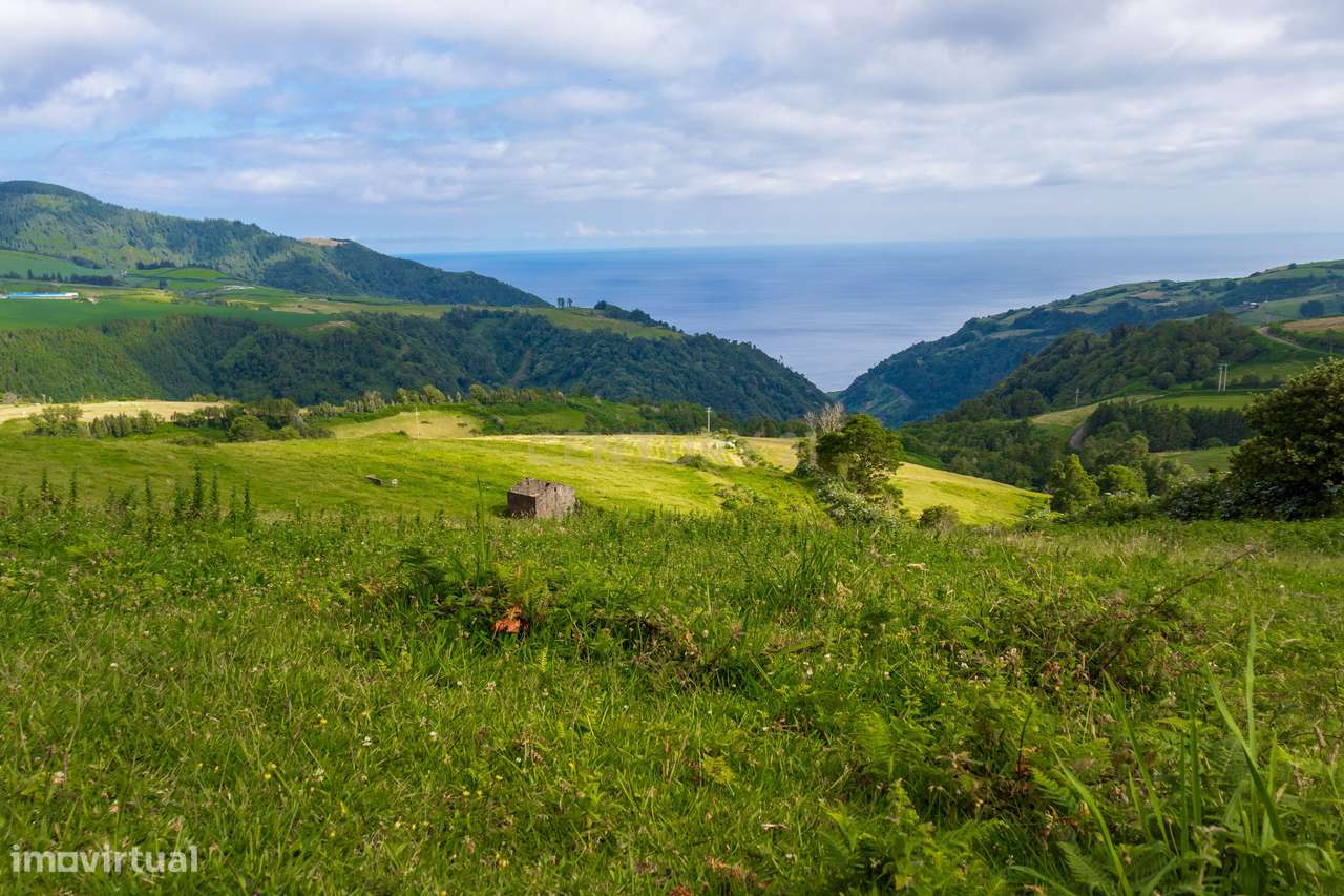 Terreno Rústico na Povoação com vista mar e serra-2
