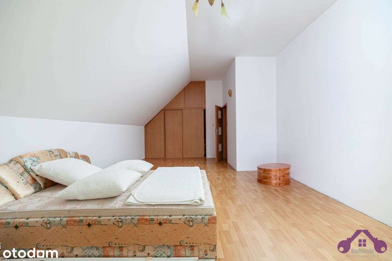 Dom z dużymi sypialniami i pomieszczeniem biurowym-14