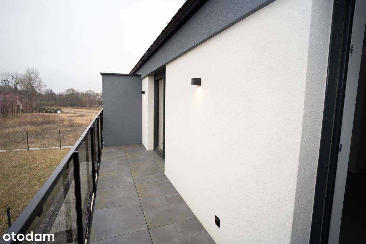 Nowoczesny bliźniak z balkonem i tarasem-12