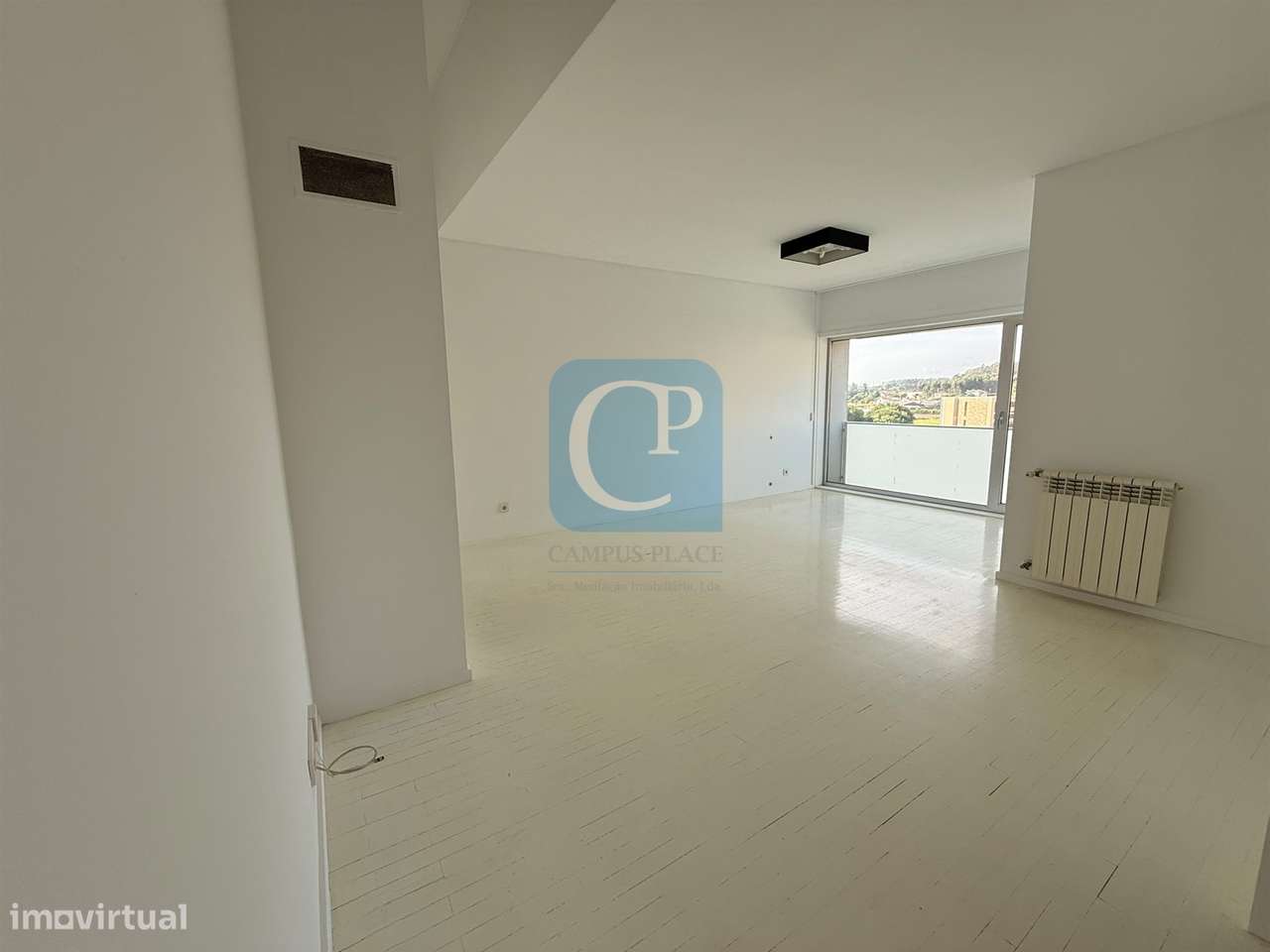 Apartamento T2 com lugar de garagem e arrumos em Vermoim na Maia-12