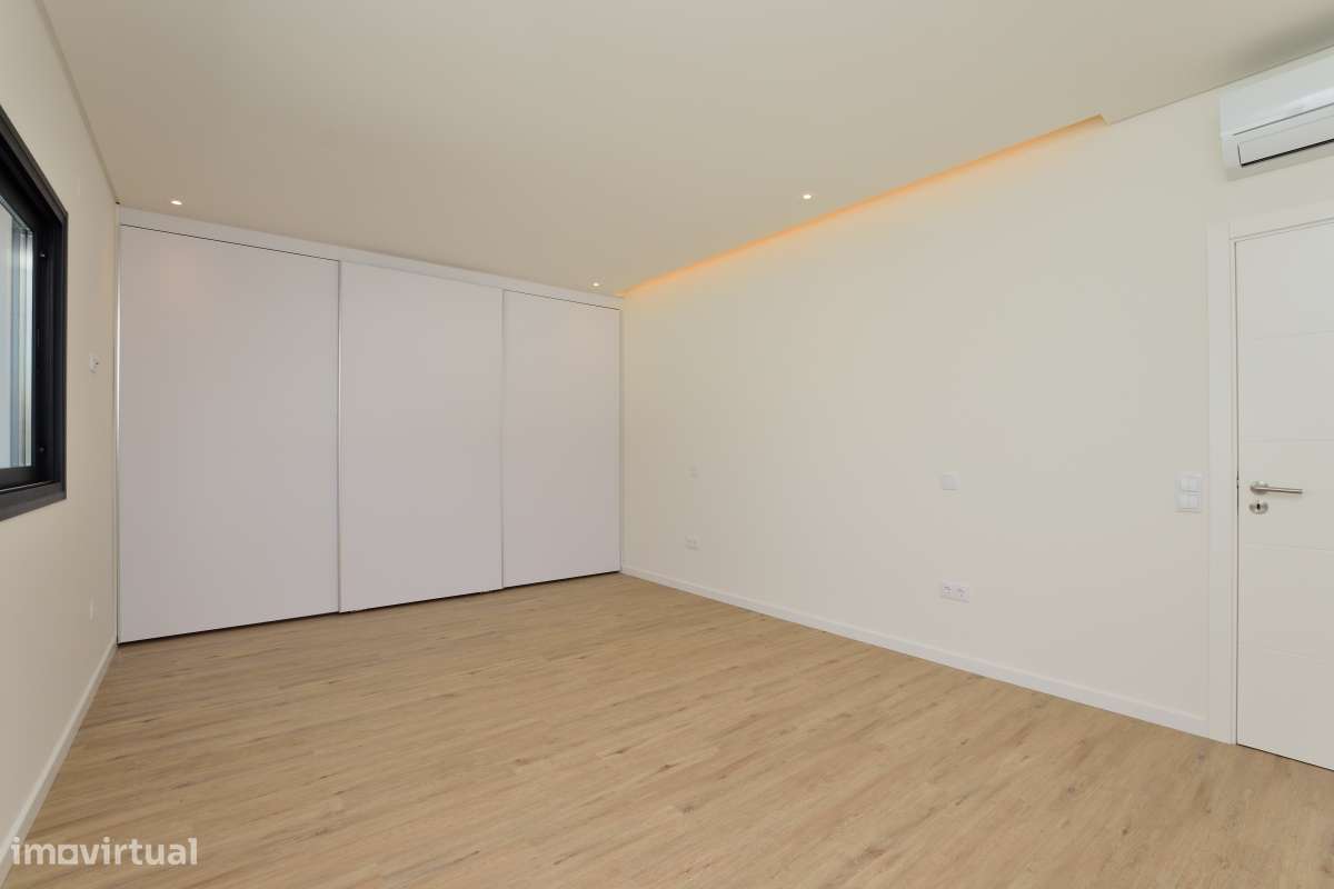 Moradia T4 c/ Certificação Energética A+ | Aveiras de Cima-43