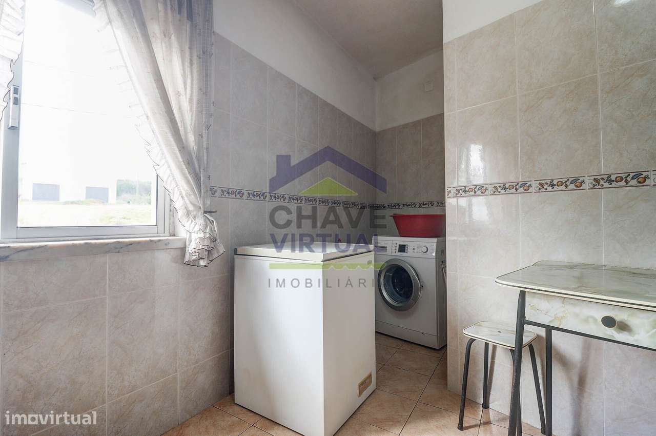 Moradia V2+1 com Terreno e Garagem - Delgada, Bombarral - Grande imagem: 5/41