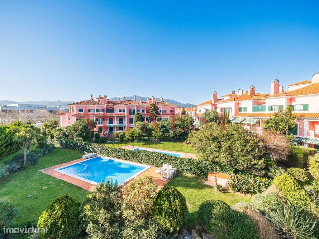 Apartamento T2+1 Duplex com Piscina e Jardim na Beloura I - Grande imagem: 3/51