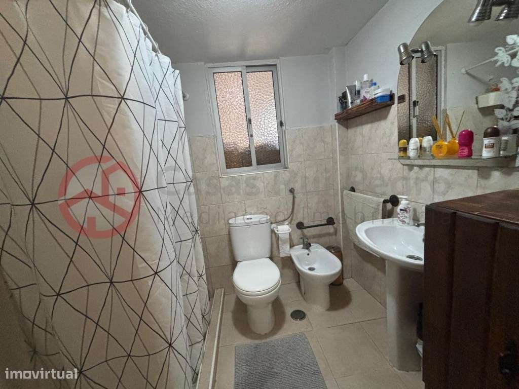 Moradia com dois apartamentos independentes no Laranjeiro, Almada-17