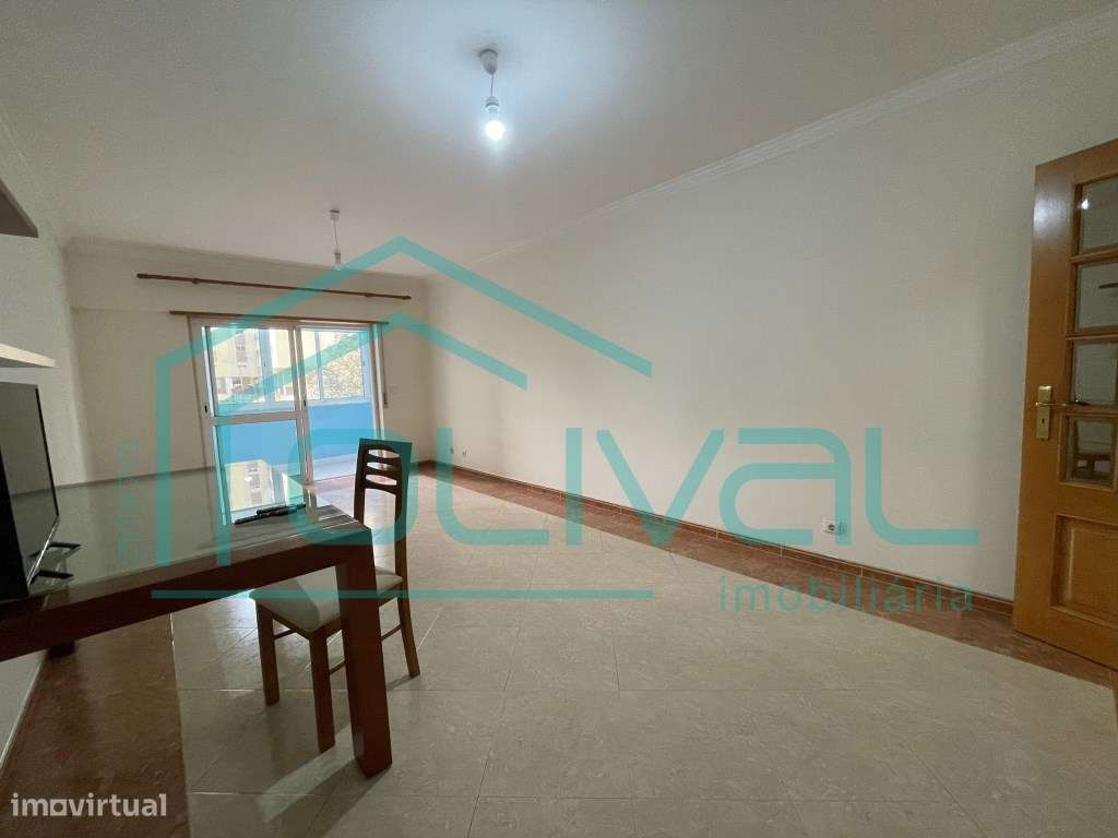 Apartamento T3 com parqueamento e arrecadação na 2ª Fase da Qta. Pi... - Grande imagem: 2/37