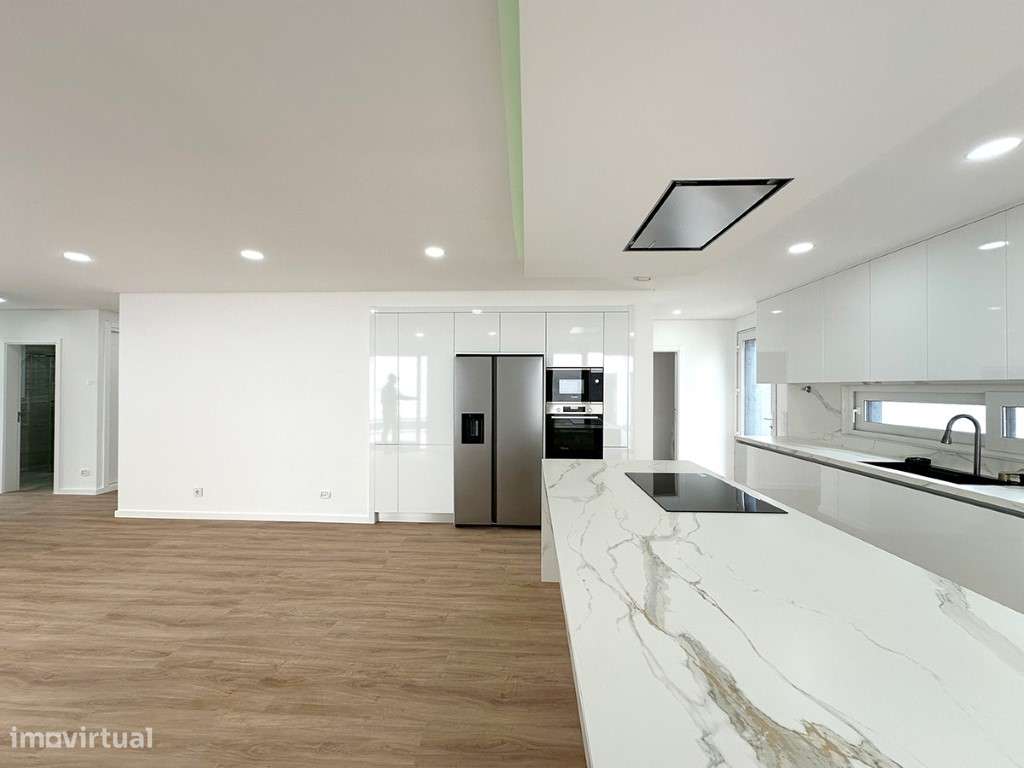 Moradia de luxo T4 com 3 suítes a Venda em Azeitão - Grande imagem: 3/24